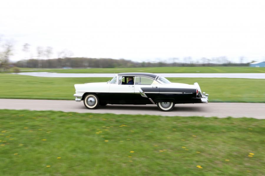  Monarch Four-Door Phaeton Hardtop 1956 года  (фото 2 из 5)